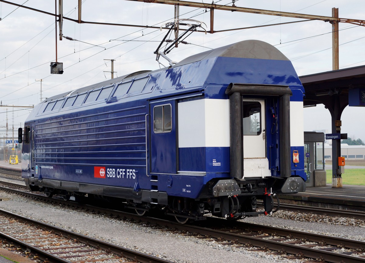 SBB: Re 45091 85 4 450 047-6 CH-SBB  SEEGRÄBEN  mit Revisionsdatum 18.12.2015 in Oensingen bei einem Zwischenhalt am 18. Dezember 2015,
Foto: Walter Ruetsch