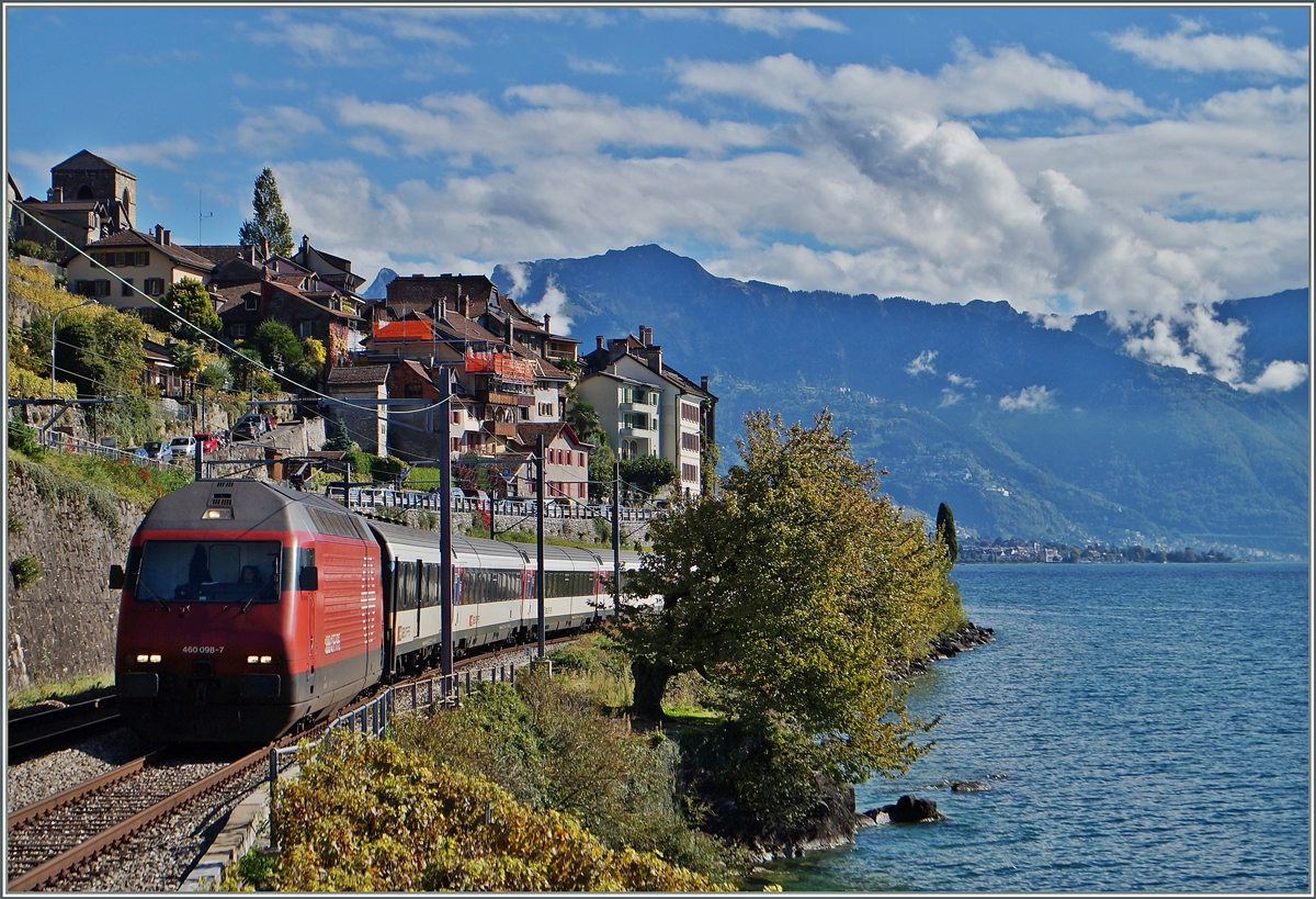 SBB Re 460 098-7 mit einem IR bei St-Saphorin.
17. Okt. 2014