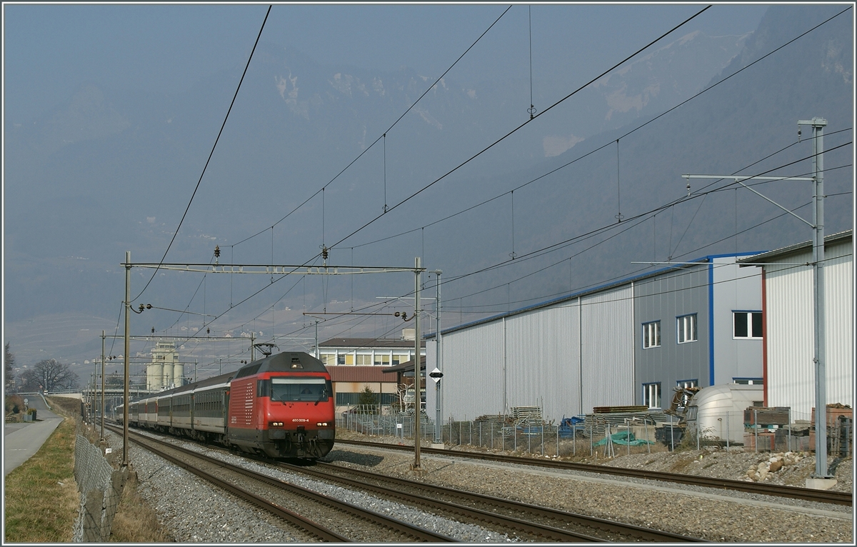 SBB Re 460 mit IR nach Birg verlsst Aigle. 5. Mrz 2011 