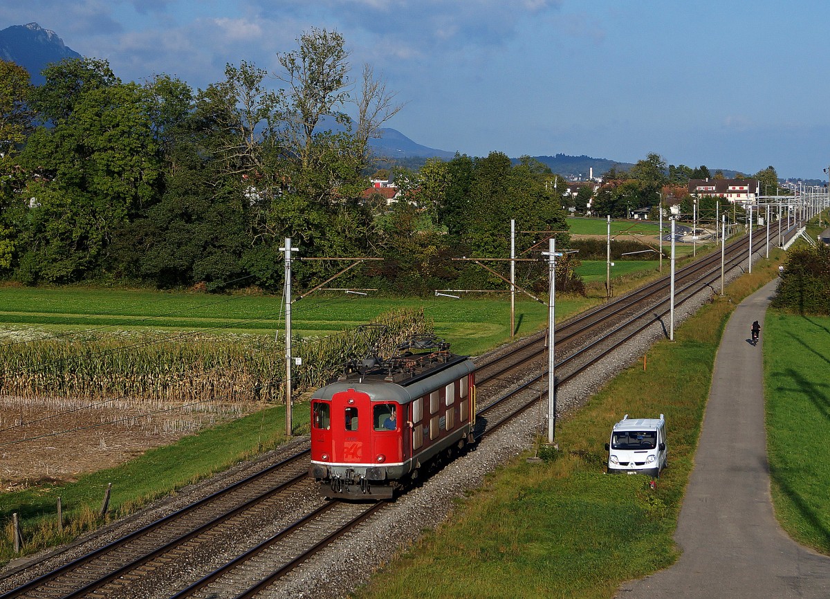 SBB: Sehr seltener Lokzug mit der Re 4/4 l 1009 im letzten Abendlicht zwischen Solothurn und Biel am 2. Oktober 2014.
Foto: Walter Ruetsch