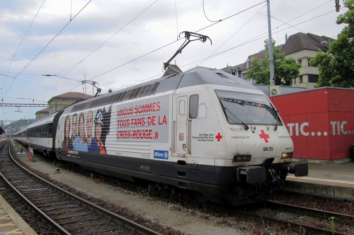 SBB Werbelok 460 041 steht am 4 Juni 2014 in Schaffhausen.