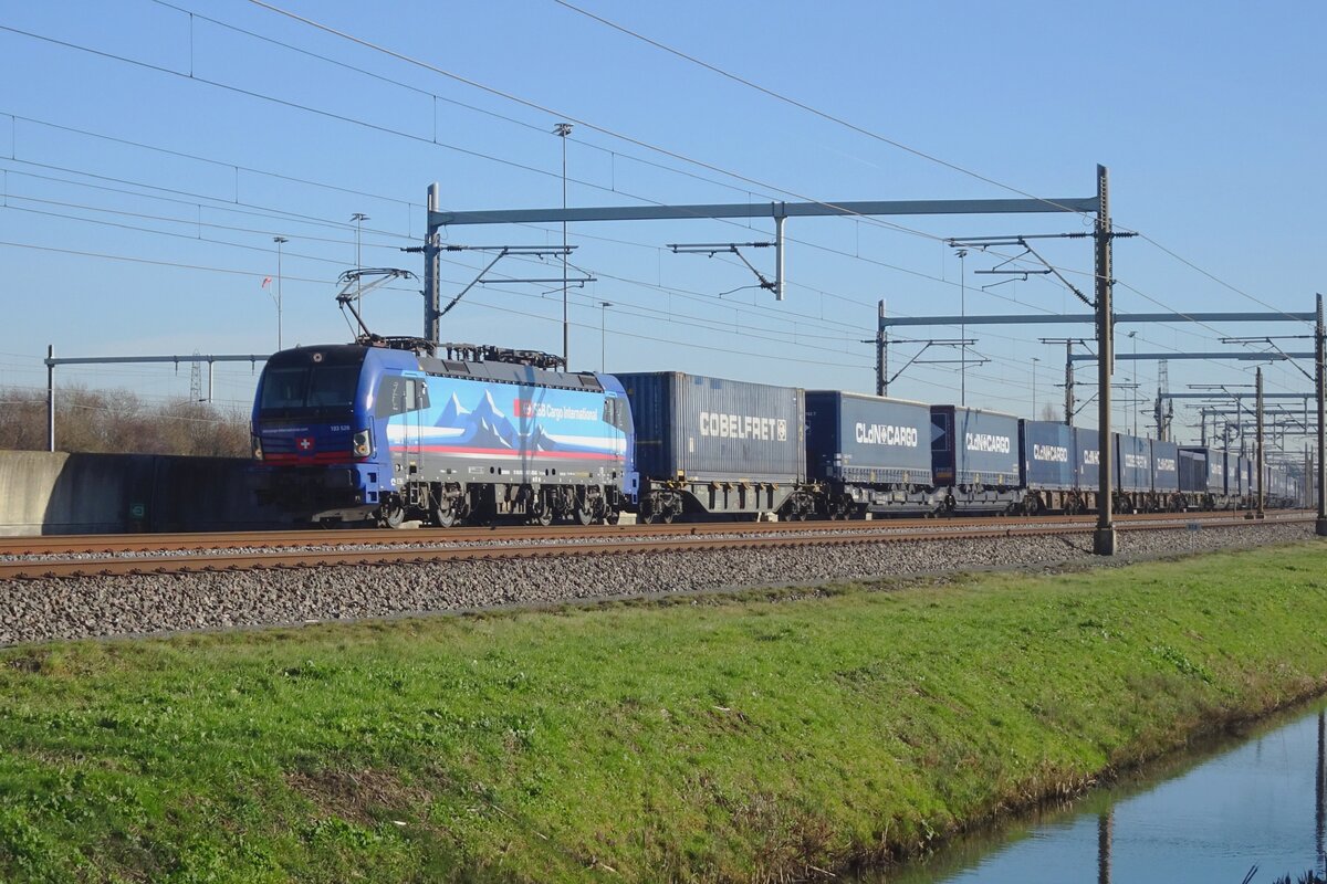 SBBCI 193 528 durchfahrt am 15 Mrz 2023 mit ein KLV Valburg.