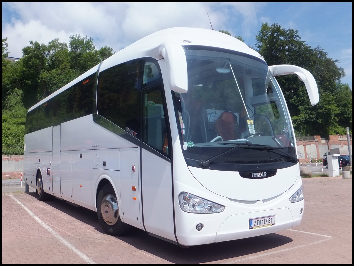 Scania Irizar aus Niederösterreich im Stadthafen Sassnitz.