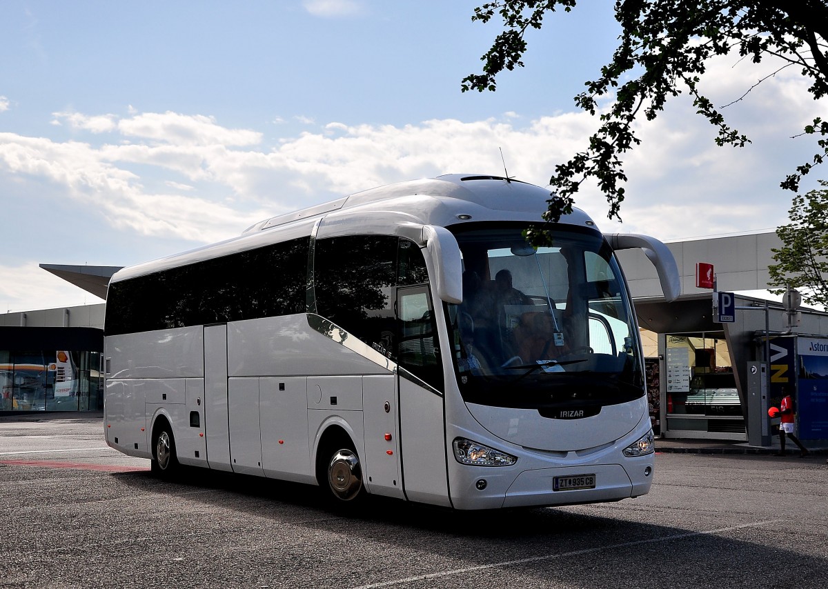 Scania Irizar i6 aus sterreich am 7.Juli 2014 in Krems gesehen.