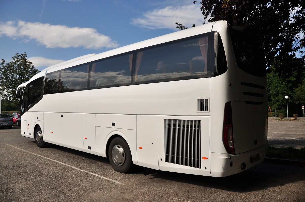 Scania Irizar i6 aus sterreich am 7.Juli 2014 in Krems gesehen.