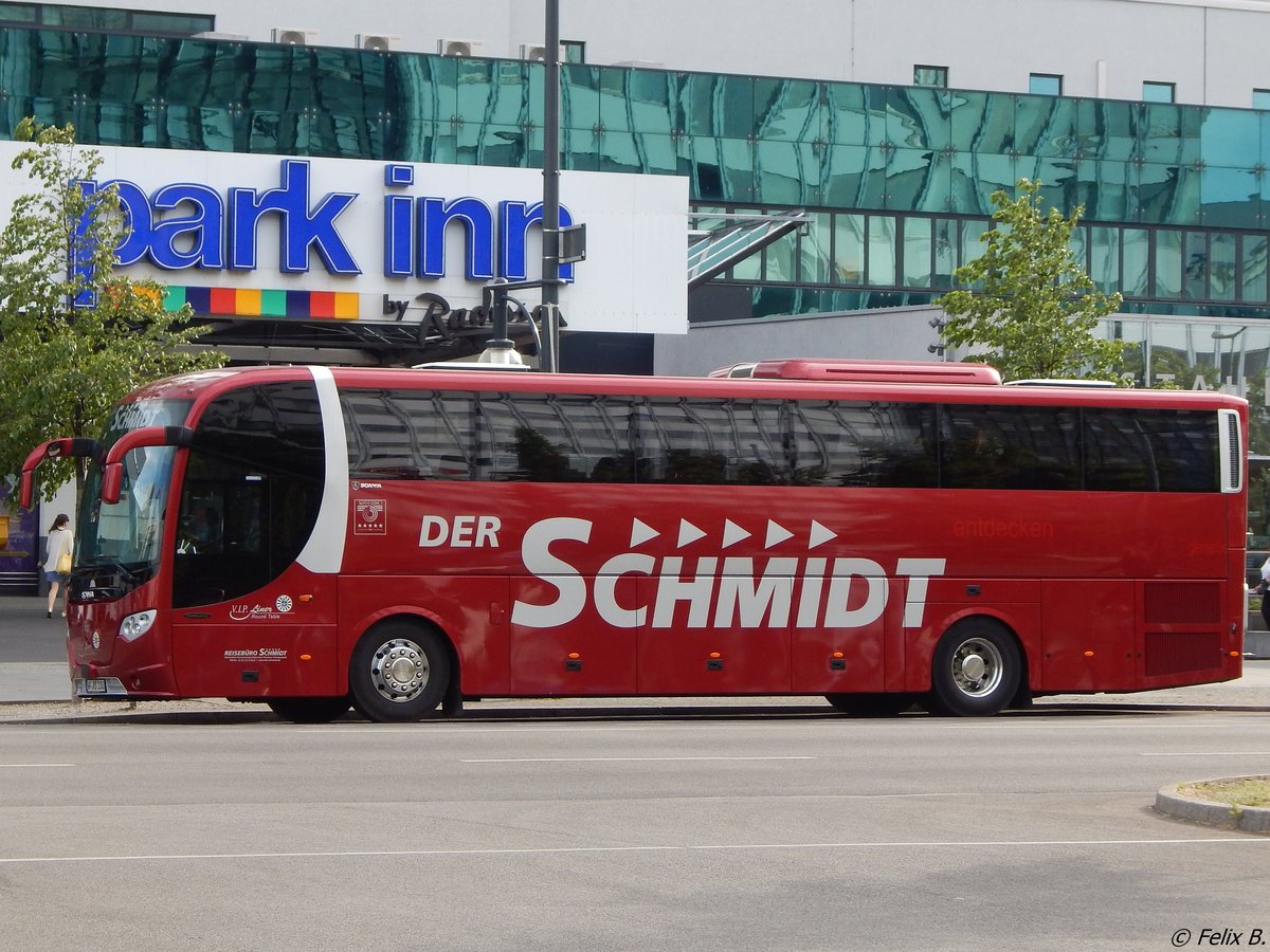 Scania OmniExpress von Der Schmidt aus Deutschland in Berlin.