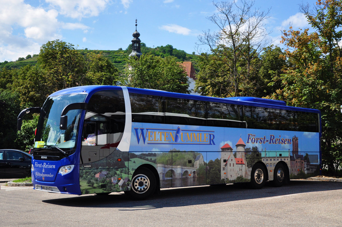 Scania OmniExpress von Frst Reisen aus der BRD in Krems gesehen.