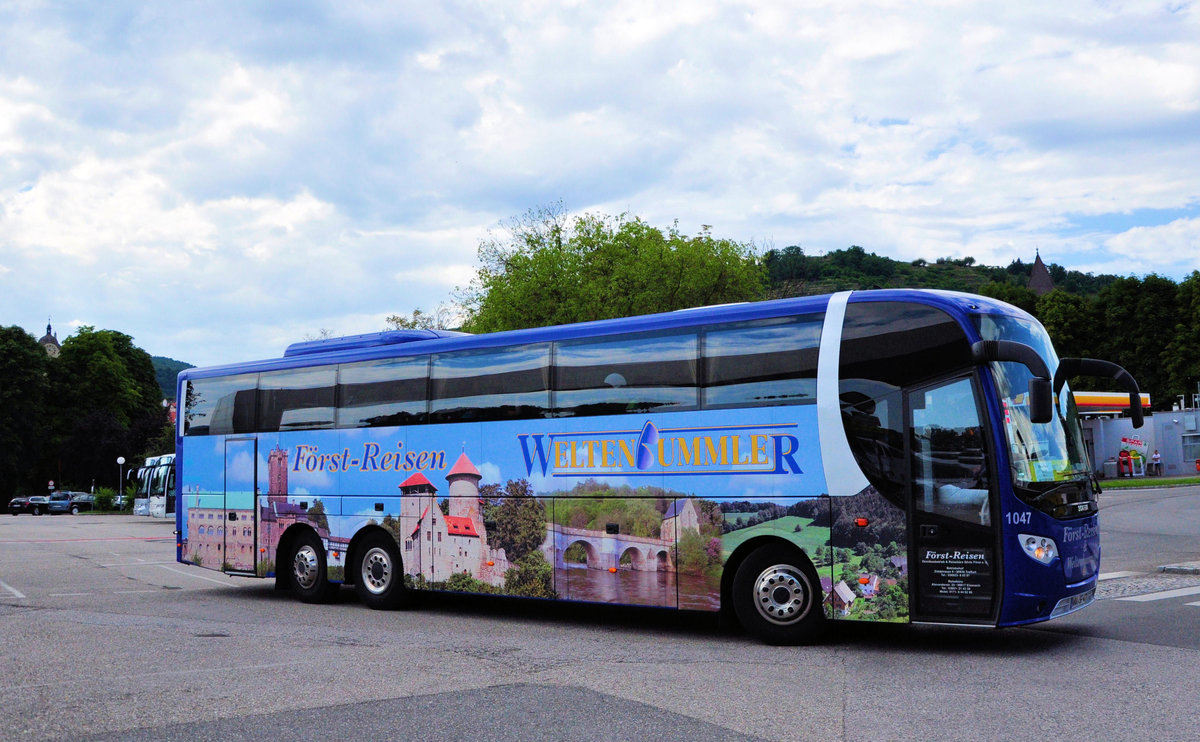 Scania OmniExpress von Frst Reisen aus der BRD in Krems gesehen.