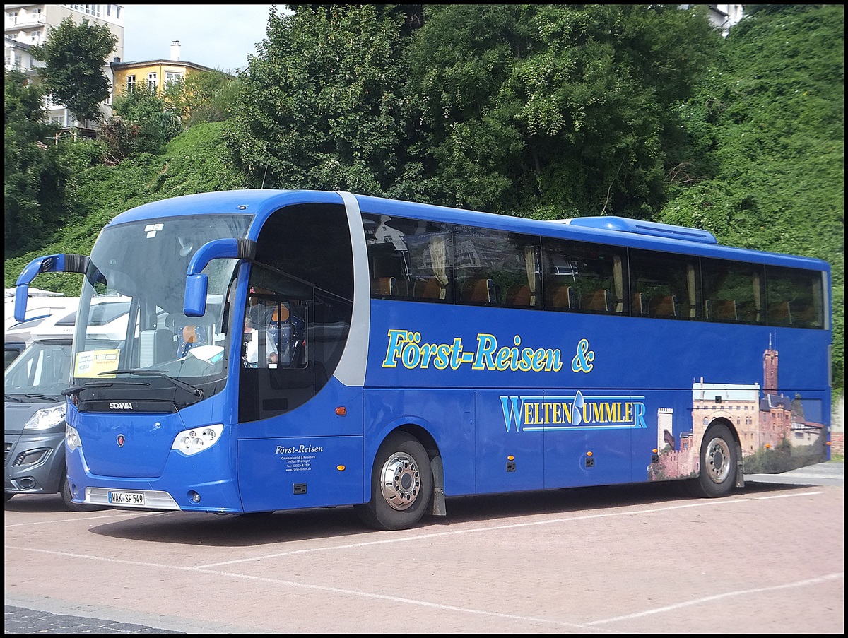 Scania OmniExpress von Frst-Reisen/Weltenbummler aus Deutschland im Stadthafen Sassnitz.