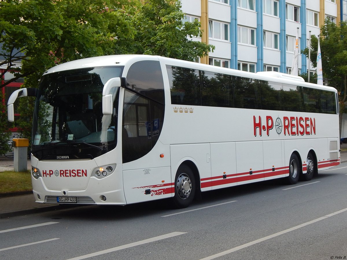 Scania OmniExpress von H-P Reisen aus Deutschland (ex Postbus/D) in Neubrandenburg.