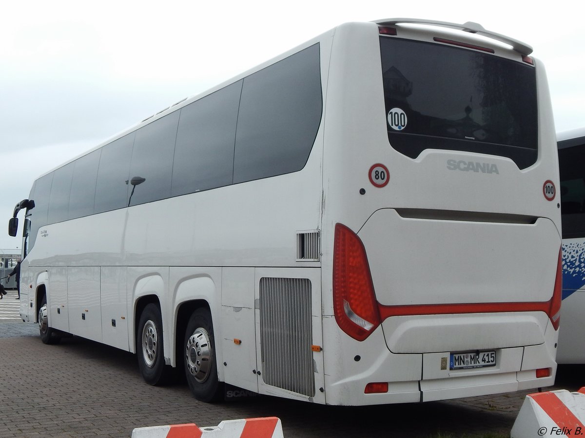 Scania Touring Vorführwagen im Stadthafen Sassnitz.