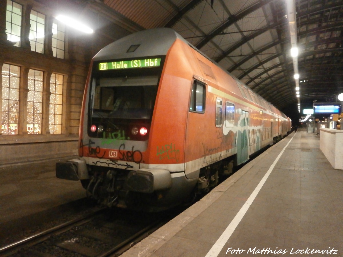 Schlusslicht von 143 934-8 beim Feierabend im Bahnhof Halle (Saale) Hbf am 22.12.14