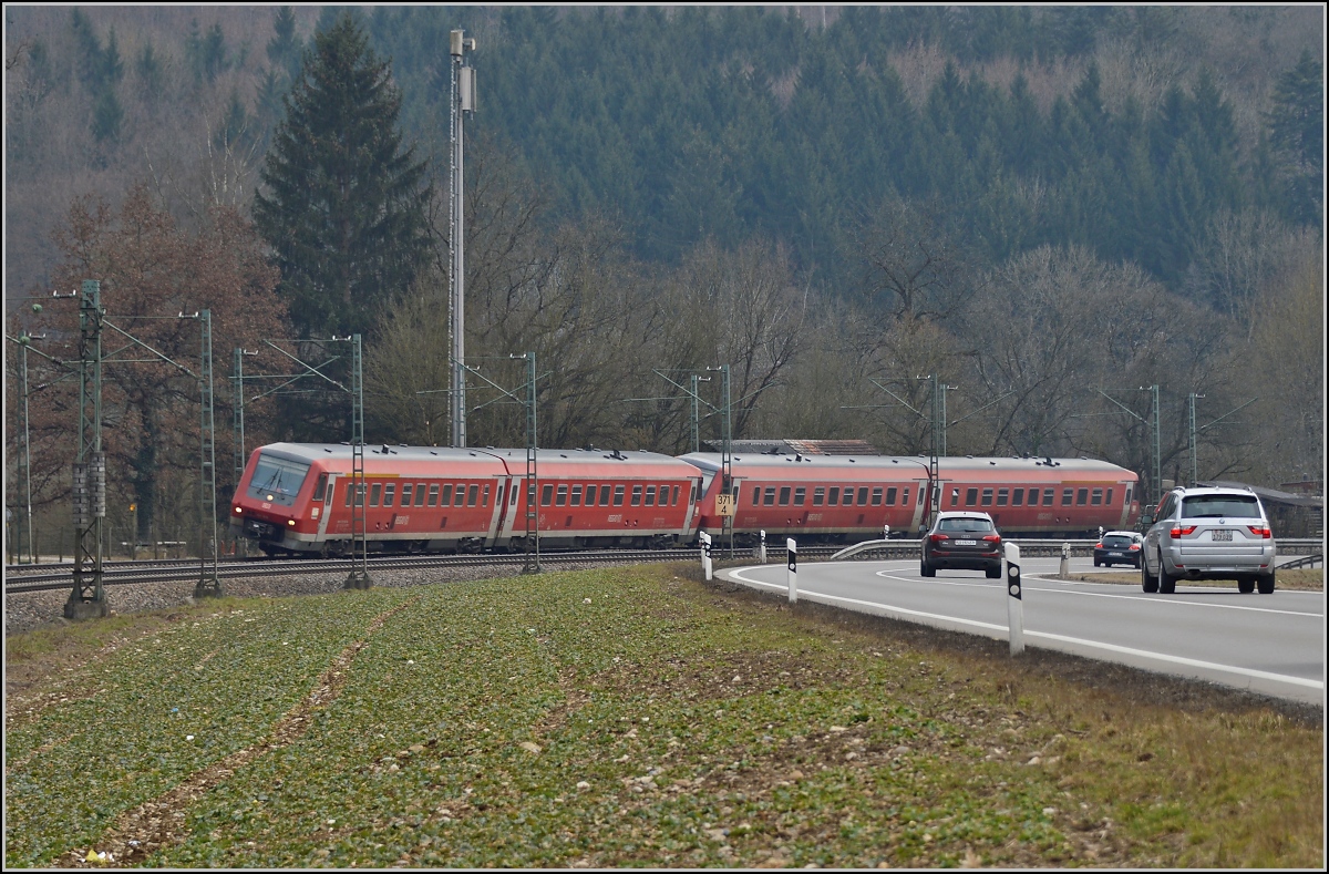 Schräglage. 612 der DB zeigt zwischen Tayngen und Herblingen was er kann. März 2013.