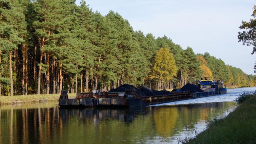 Schubboot Bizon 0-72 aus Stettin am 22.10.13 um 14:00 im O-H-Kanal bei Marienwerder - Bild 1