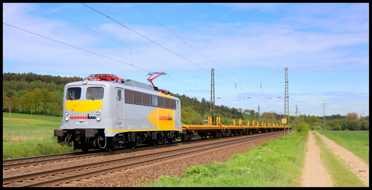 SchweerBau 140 797 mit Schwellenzug am 16.05.17 bei Kerzell