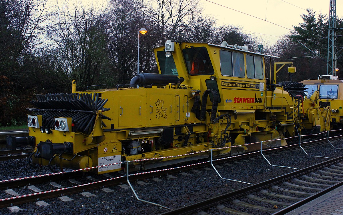 Schweerbau P&T SSP110 SW(97 16 40 531 18-4) der Unfallgegener einer BR 112(sieht man vorne am Halter der  Bürste ), das sorgte in der vergangenen Woche für eine lange Sperrung in Schleswig. 19.11.2015