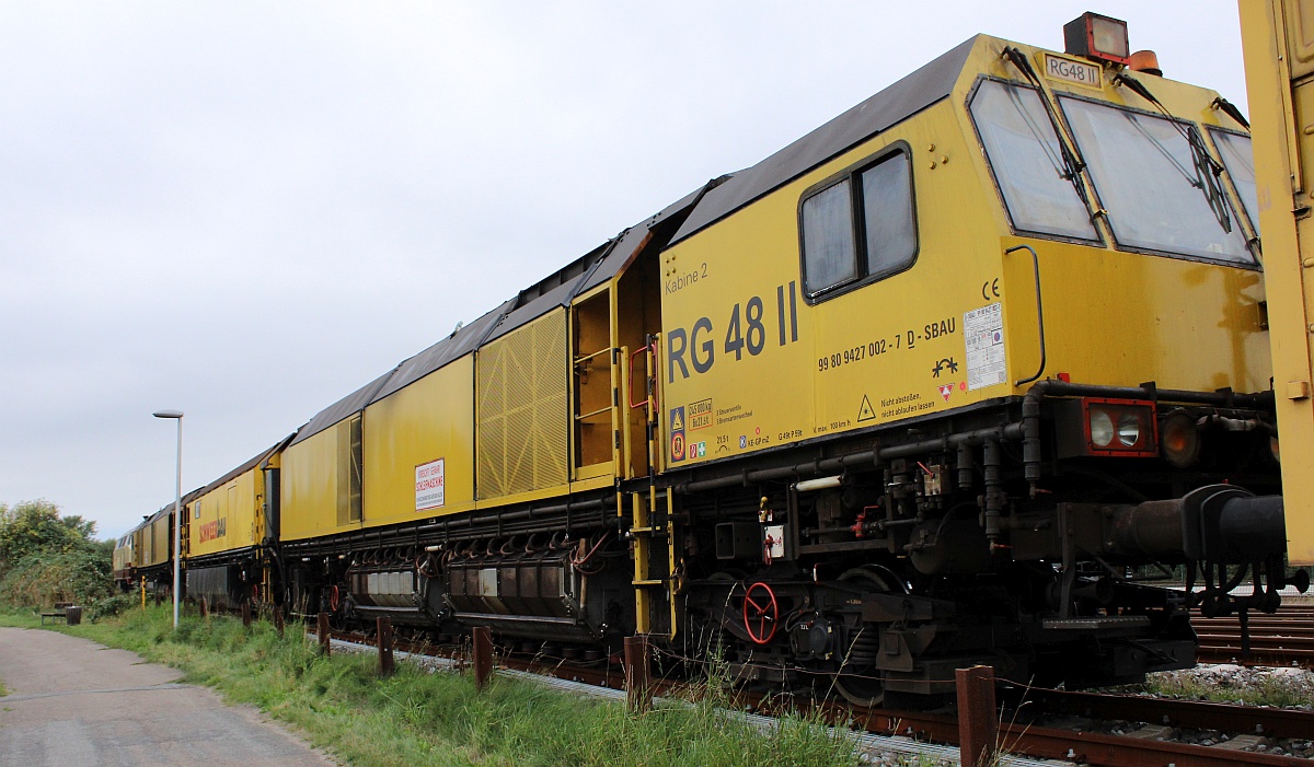 Schweerbau Schienenschleifeinheit RG 48 II, 99 80 9427 002-7 zu Gast in Niebüll. 26.09.2021