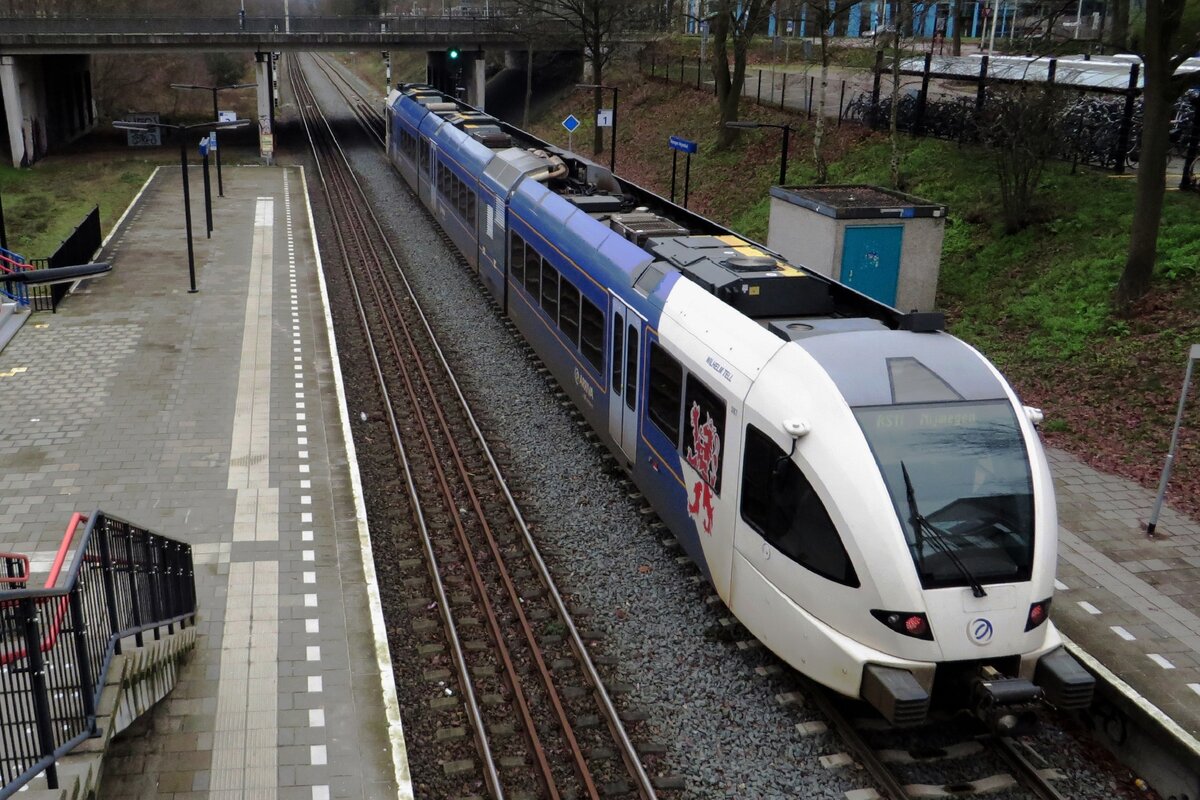 Schweiz in die Niederlände: Stadler GTW Arriva 387 'WILHELM TELL' steht am 26 Dezember 2020 in Nijmegen-Heyendael.