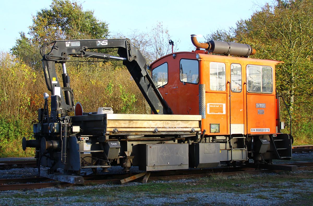 Schweizer Baudiensttraktor Tm III 9511 der dänischen Firma Malus ApS, registriert unter der Nummer EVN 99 86 9281 511-6, aufgenommen in Pattburg/Padborg 04.11.2022