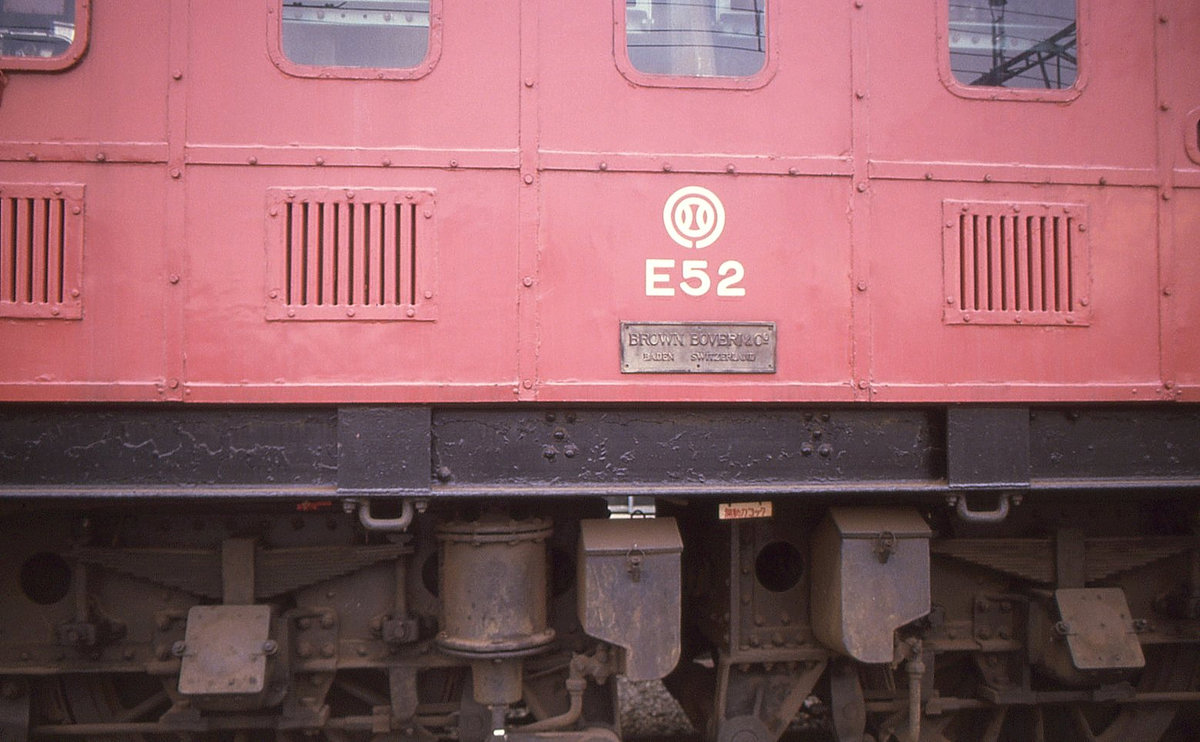 Schweizer Loks in Japan: Lok E 52 der Seibu Privatbahn. Tokorozawa, 6. März 1986 