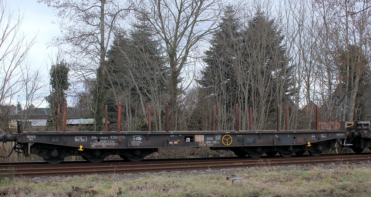 Sechachsiger Flachwagen für den Schwertransport der Gattung Samms709 registriert unter D-DB 31 80 4864 190-2. Niebüll 19.03.21