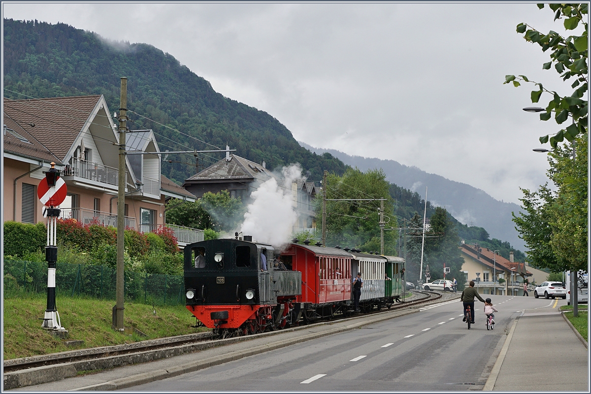 Seit dem 13. Juni 2020 wieder in Betrieb: die Blonay-Chamby Museumbahn! Im Bild die G 2x 2/2 105 bei der Einfahrt in Blonay.

14. Juni 2020