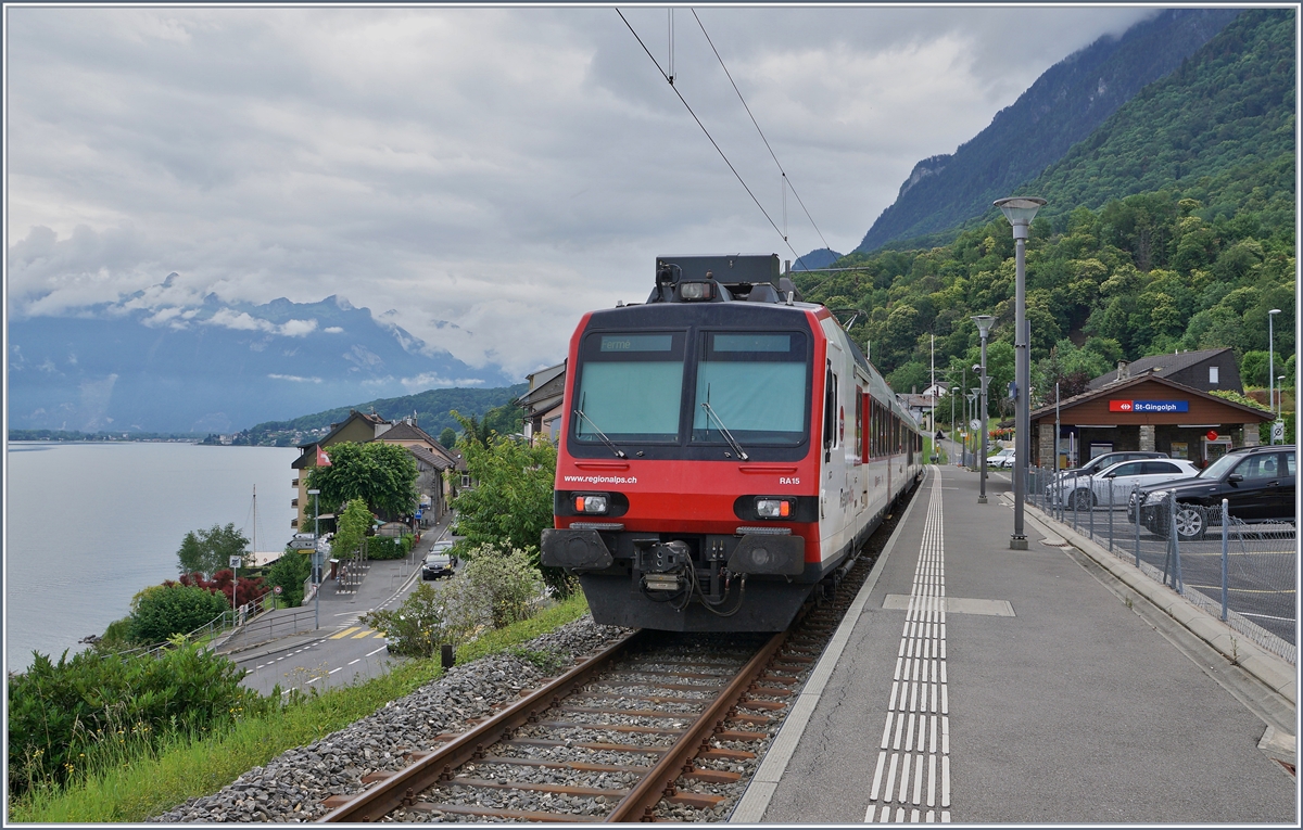 Seit einigen Jahren verkehren die Züge wieder im Stundentakt bis St-Gingolph, im Bild eine Region Alp RBDe 560 Pendelzug der auf die abfahrt nach Brig wartet. 

15. Juni 2020