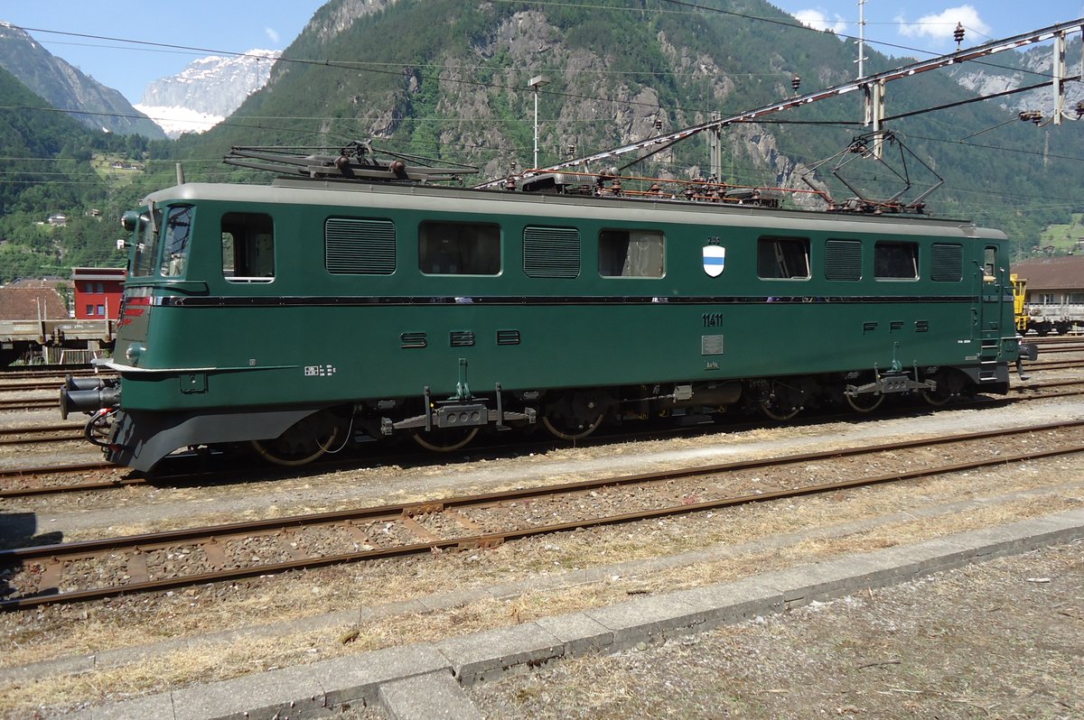 Seitenblick auf 11411 in Erstfeld am 4 Juni 2015.