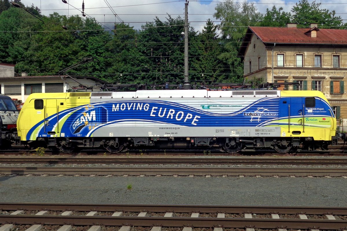 Seitenblick auf 189 912 Milch in Kufstein am 18 Mai 2018.