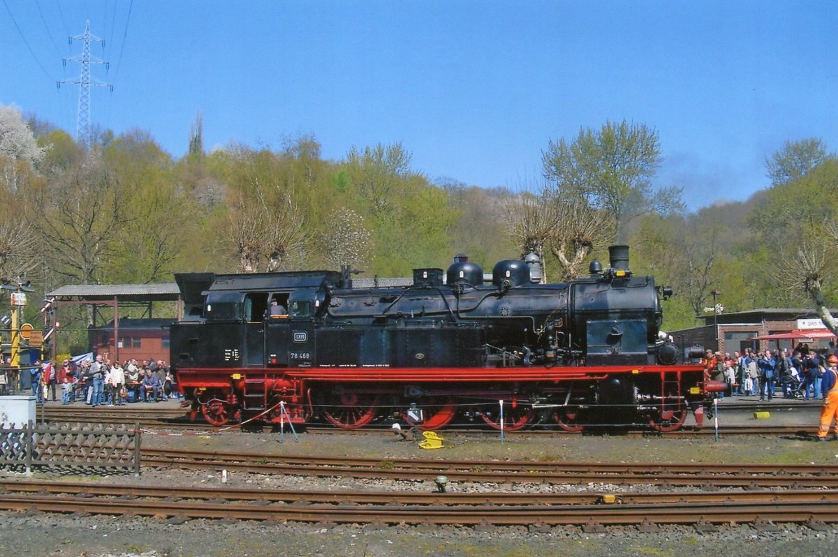 Seitenblick auf 78 468 in Bochum-Dahlhausen am 17 April 2010. 