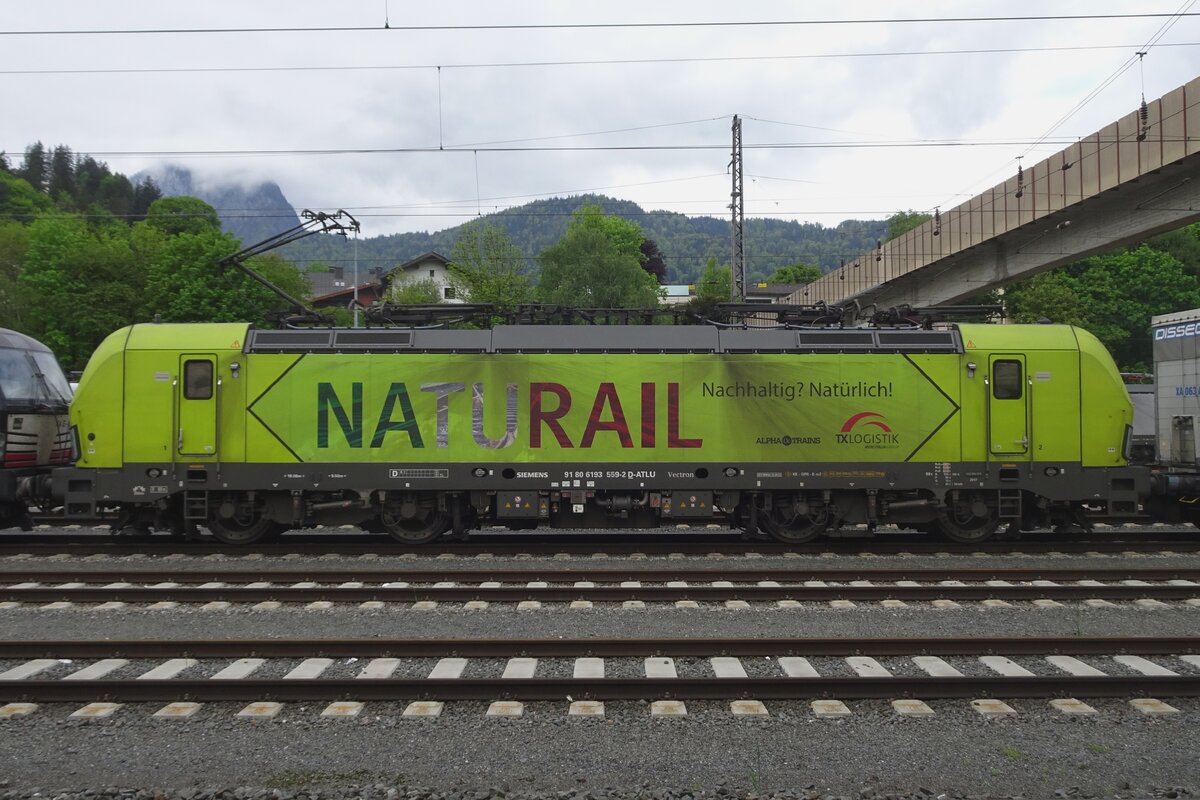 Seitenblick auf TX Log 193 559 in KUfstein, 19 Mai 2023.