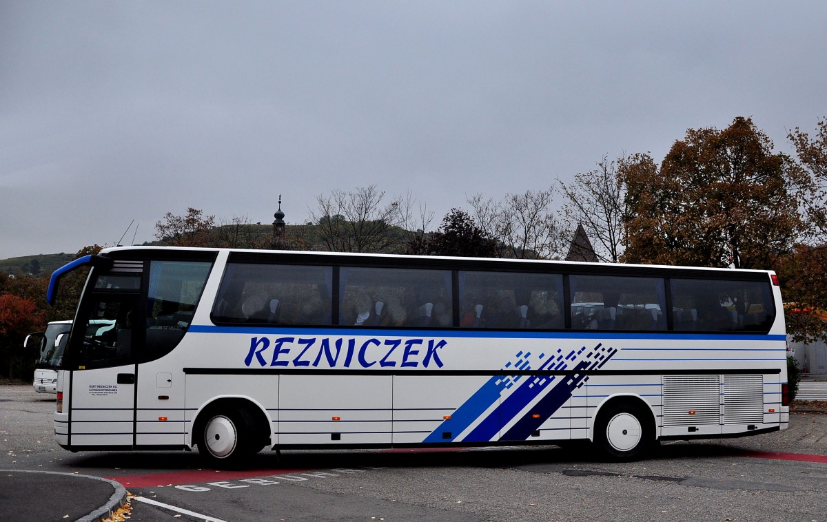 Setra 300er-Serie von Rezniczek Reisen aus sterreich im Herbst 2013 in Krems.