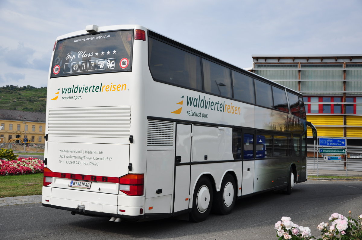 Setra 300er-Serie von  Waldviertelreisen  Rieder aus Niedersterreich in Krems gesehen.