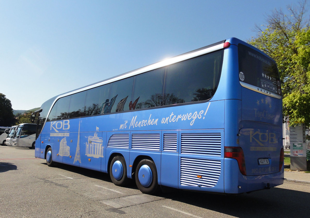 Setra 400er-Serie von KOB Reisen aus der BRD in Krems.