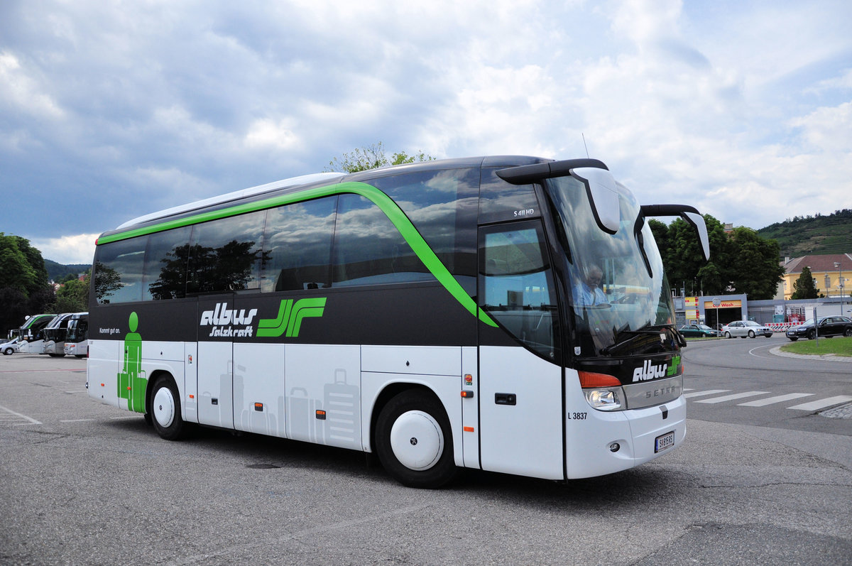 Setra 411 HD von Albus Salzkraft aus Salzburg in Krems gesehen.