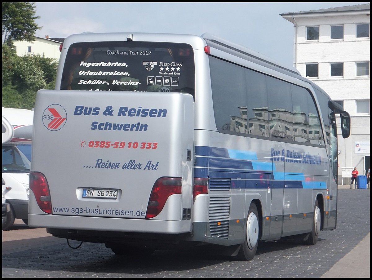 Setra 411 HD von Bus & Reisen Schwerin aus Deutschland im Stadthafen Sassnitz.