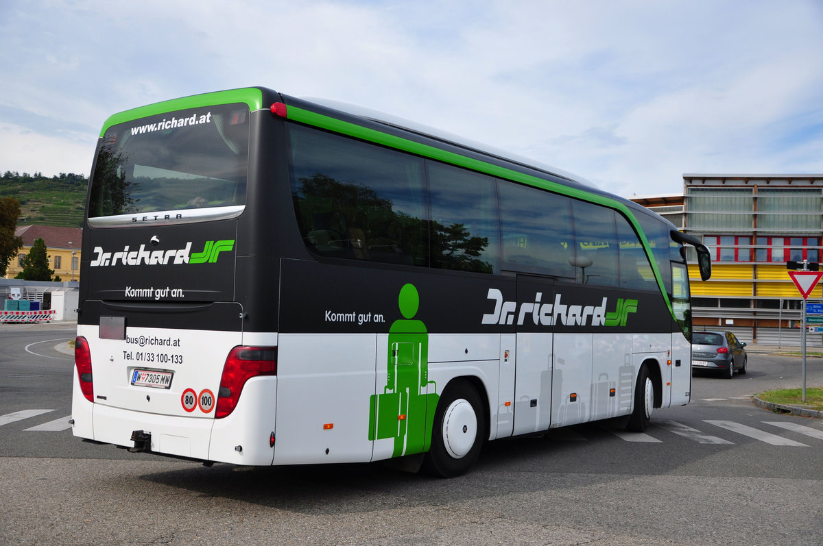 Setra 411 HD von Dr. Richard Reisen aus Wien in Krems.