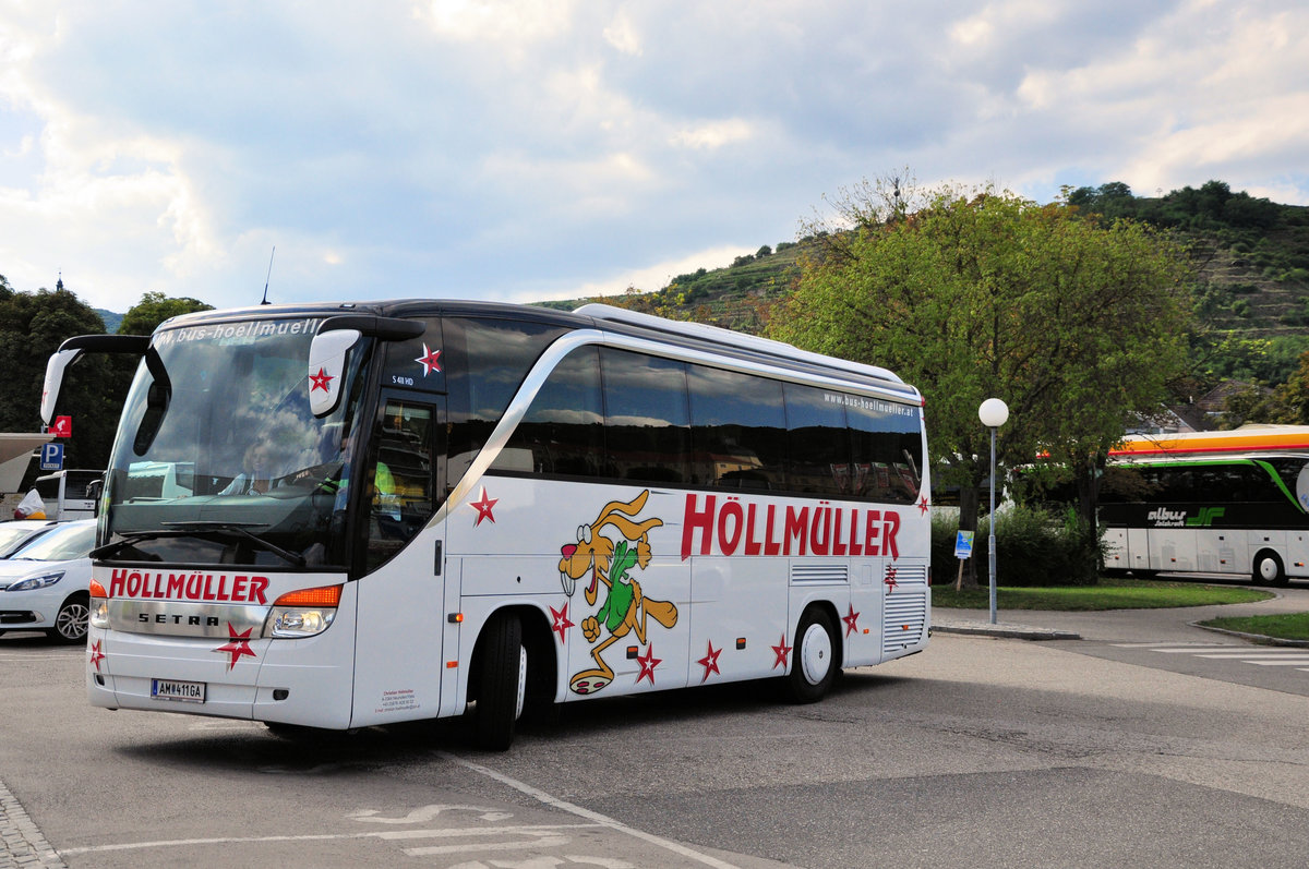 Setra 411 HD von Hllmller Reisen aus Niedersterreich in Krems unterwegs.