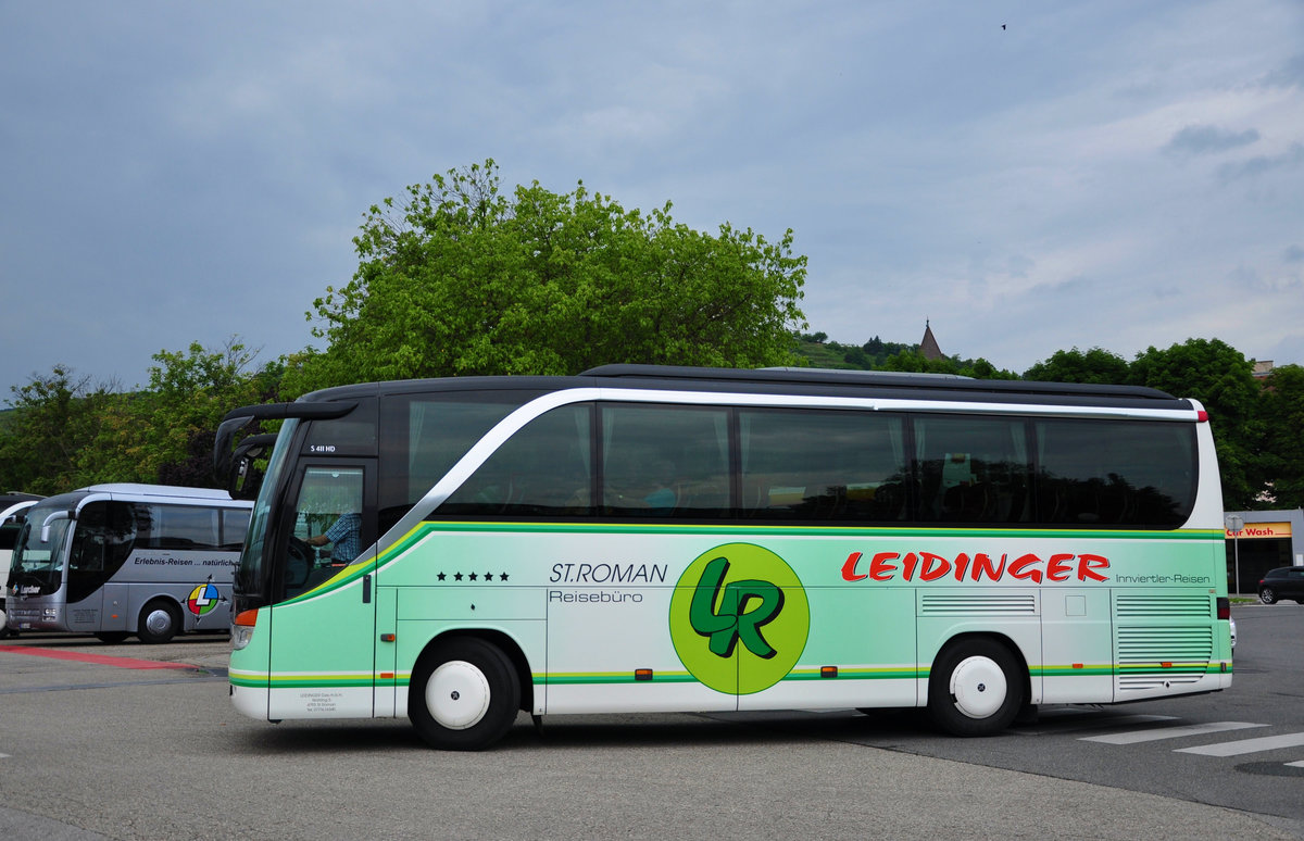 Setra 411 HD von Leidinger Reisen aus sterreich in Krems gesehen.