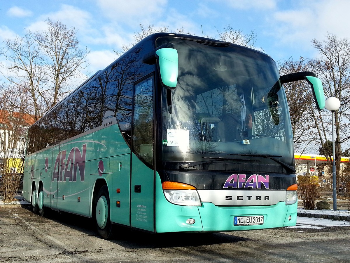 Setra 415 GT-HD von AFAN Reisen aus der BRD am 30.12.2014 in Krems.