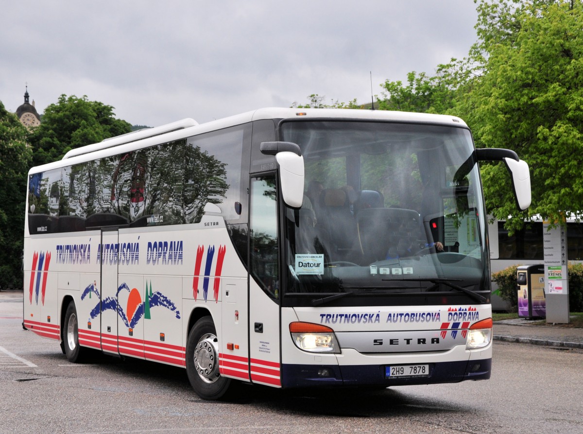 Setra 415 GT-HD aus der CZ am 17. Mai 2014 in Krems gesehen.