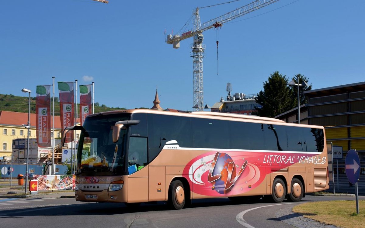 Setra 415 GT-HD von Littoral Voyages aus Frankreich 06/2017 in Krems.