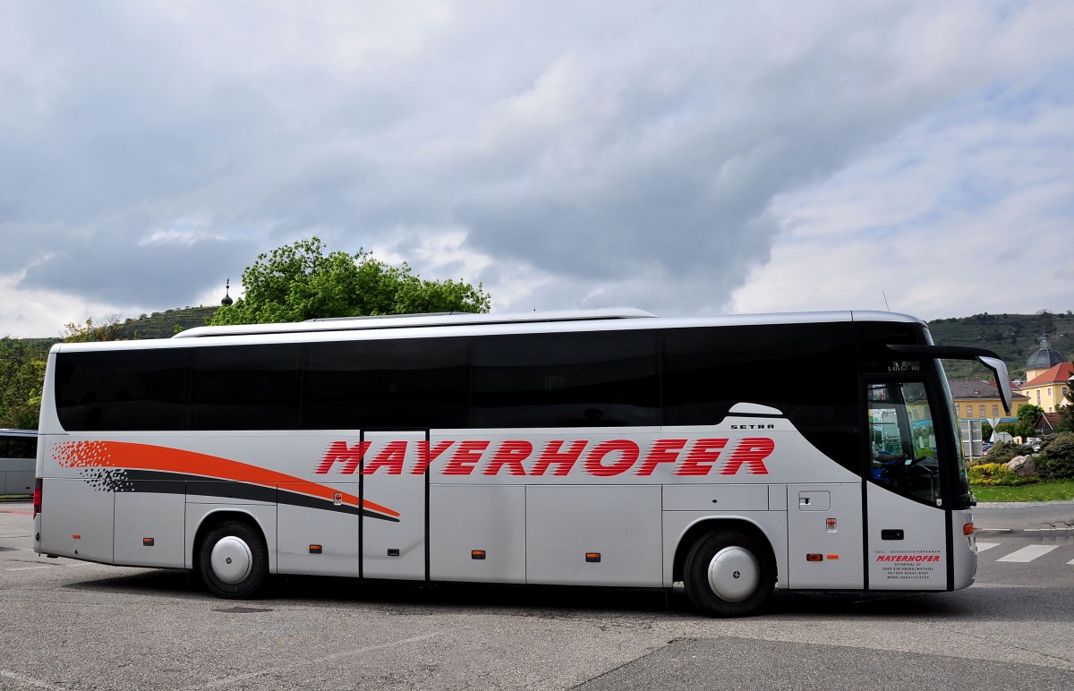 Setra 415 GT-HD von Mayerhofer Reisen aus Niedersterreich am 2.5.2015 in Krems.