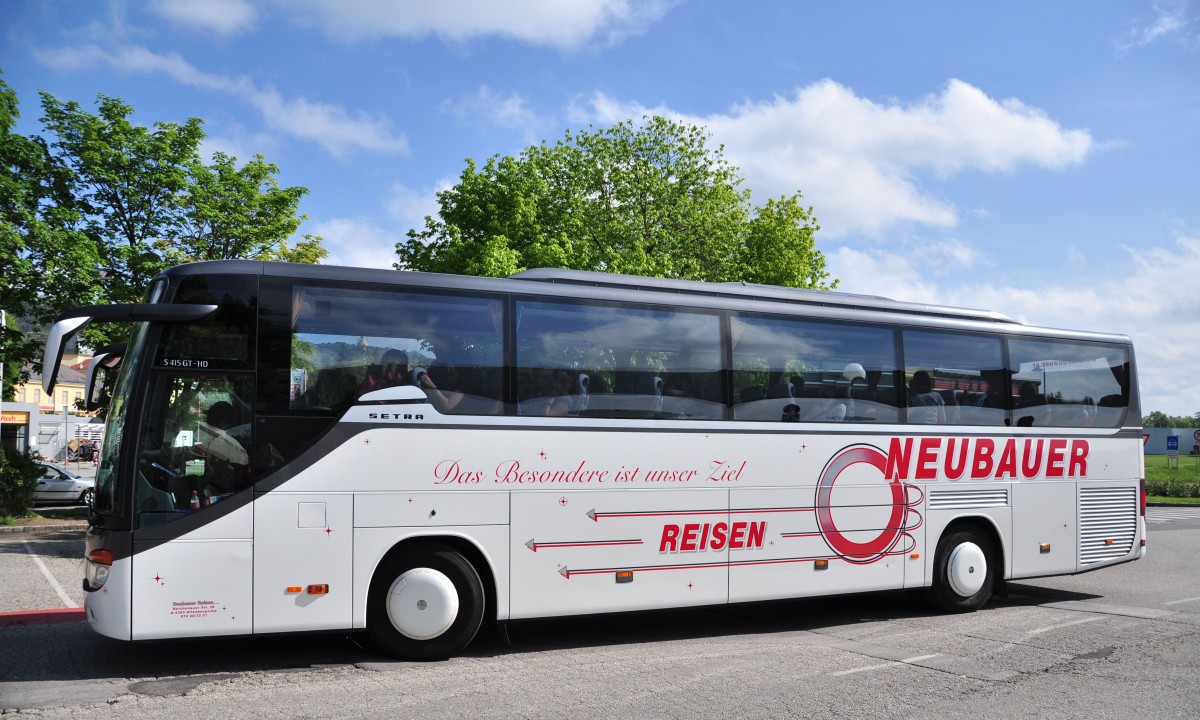 Setra 415 GT-HD von Neubauer Reisen aus sterreich am 24.Mai 2014 in Krems gesehen.