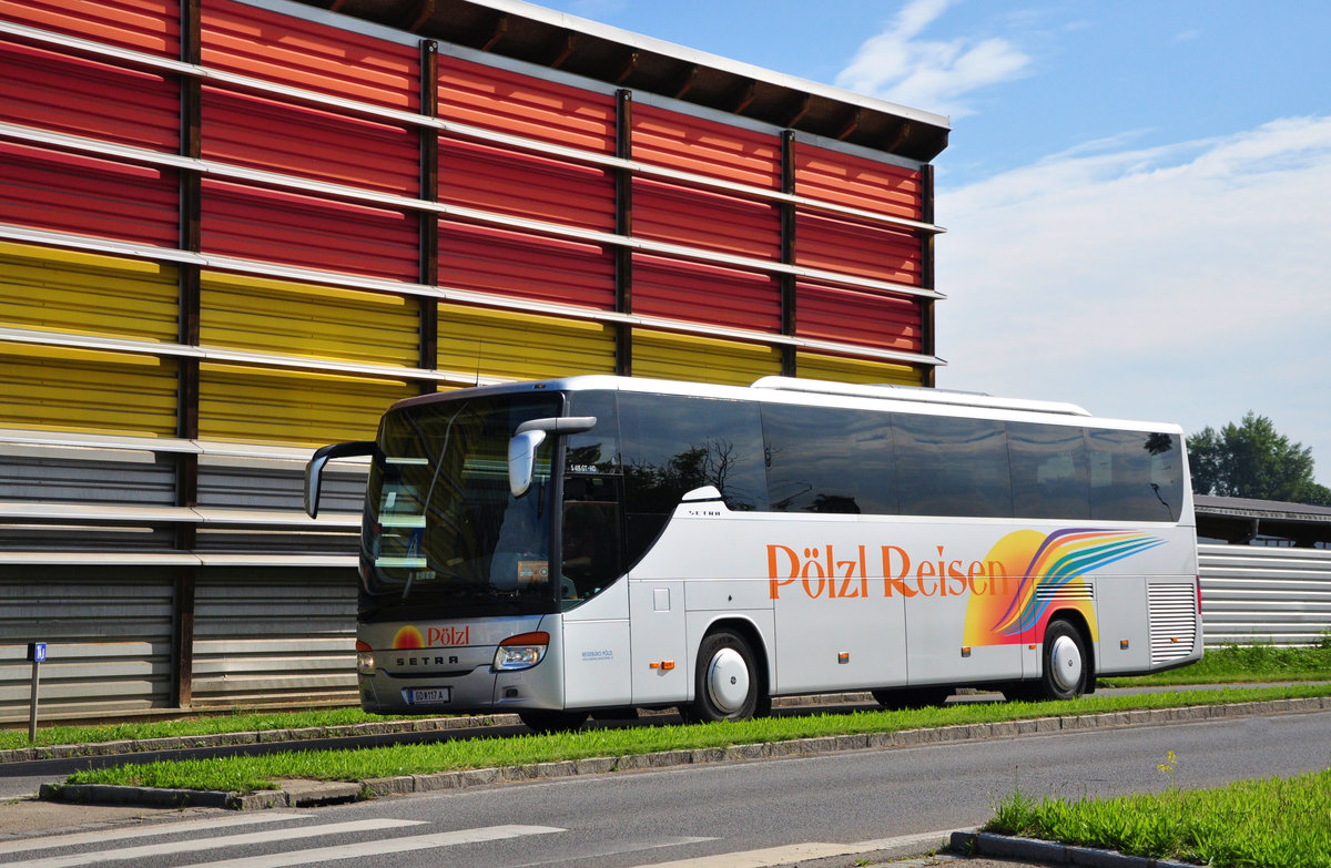 Setra 415 GT-HD von Plzl Reisen in Krems gesehen.