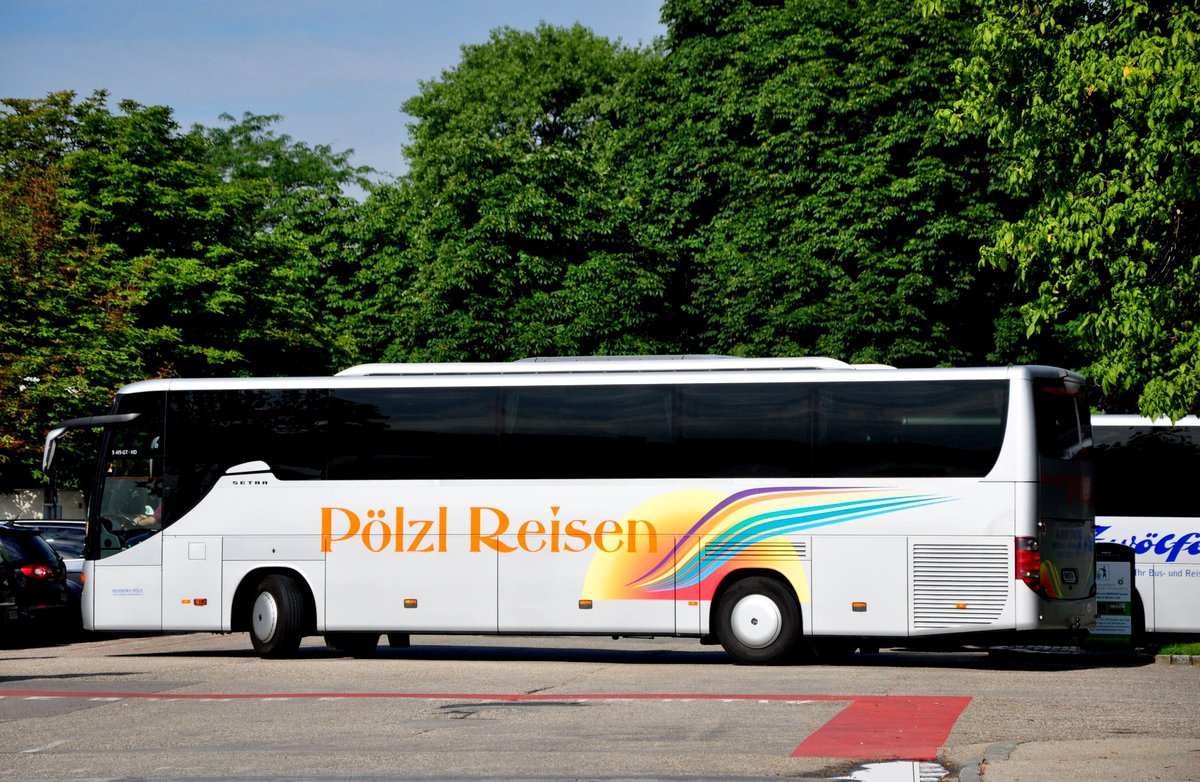 Setra 415 GT-HD von Plzl Reisen in Krems gesehen.