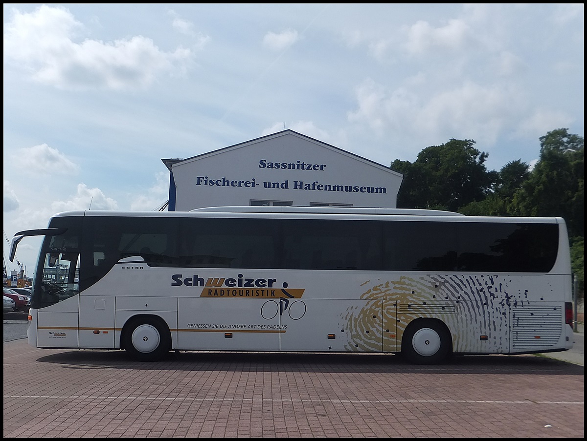 Setra 415 GT-HD von Schweizer aus Deutschland im Stadthafen Sassnitz.