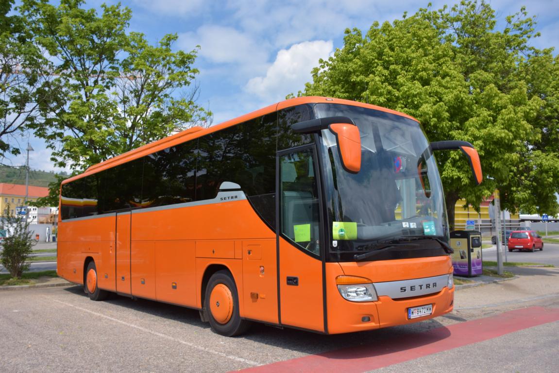 Setra 415 GT-HD von SEO Reisen aus Wien in Krems.