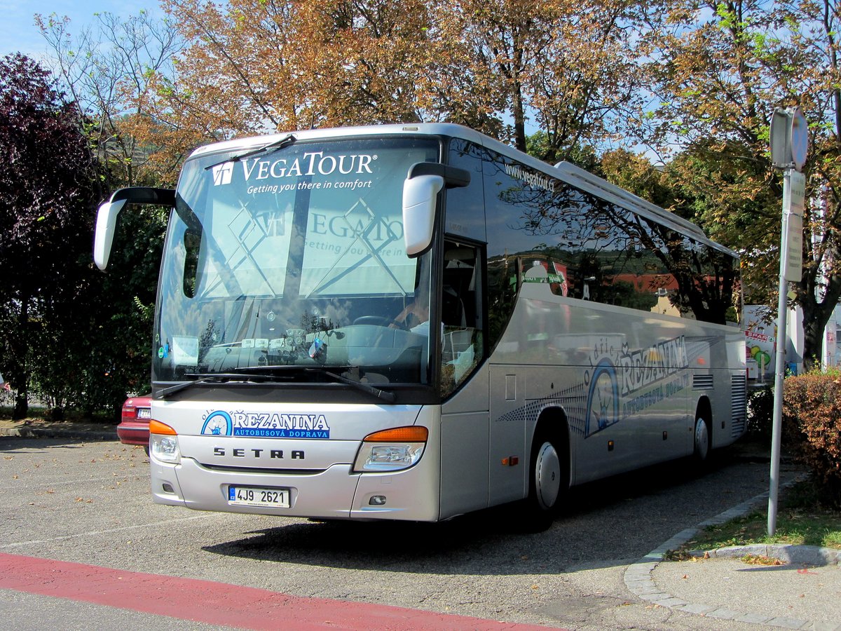 Setra 415 GT-HD von Vegatour.cz in Krems gesehen.