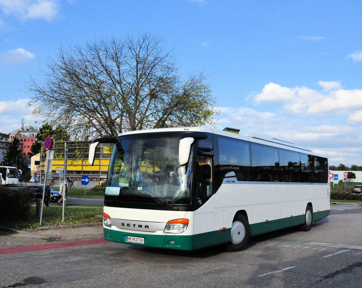 Setra 415 GT von Zwlfer Reisen aus Niedersterreich in Krems gesehen.